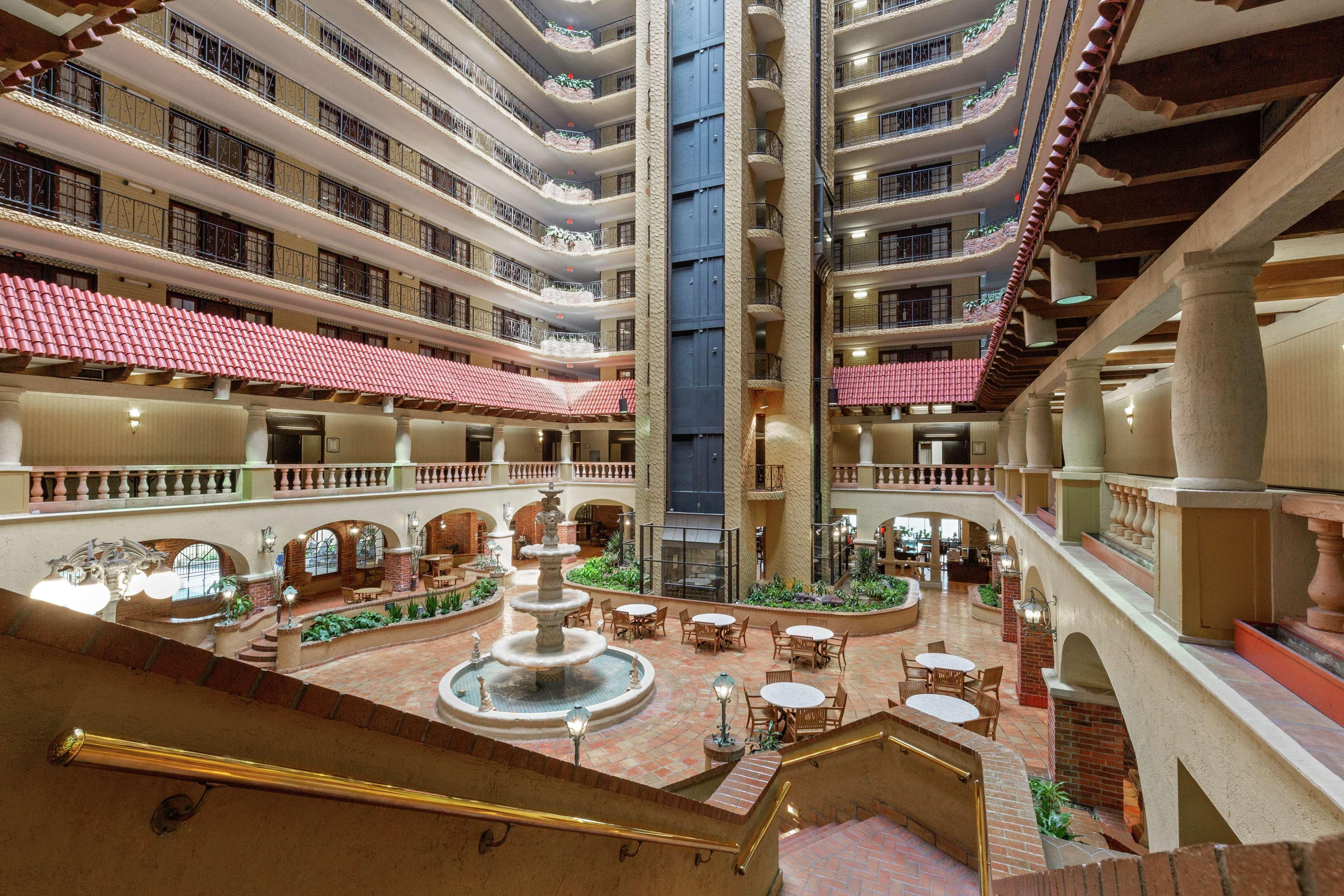 Embassy Suites By Hilton Kansas City Plaza Exterior foto