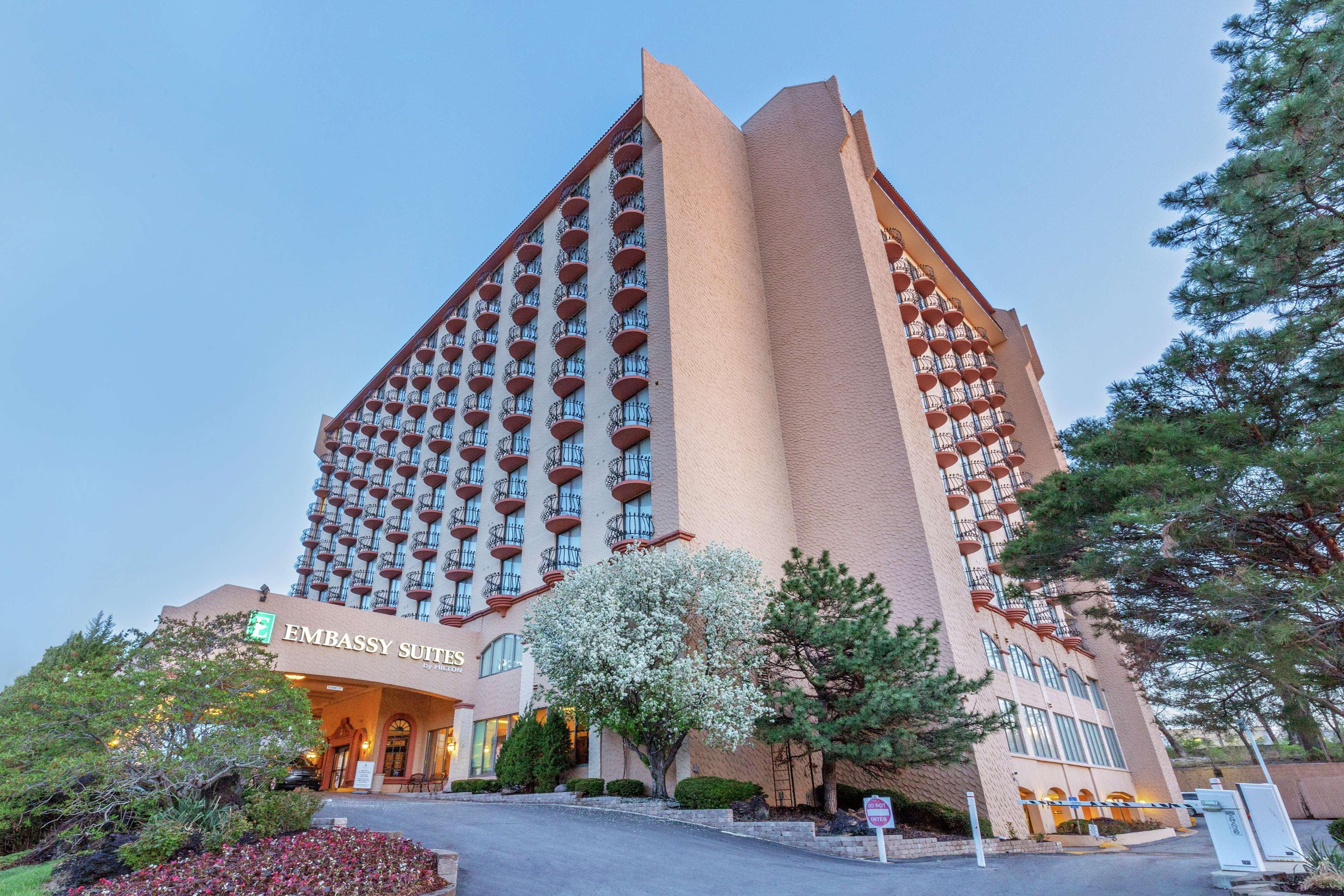 Embassy Suites By Hilton Kansas City Plaza Exterior foto